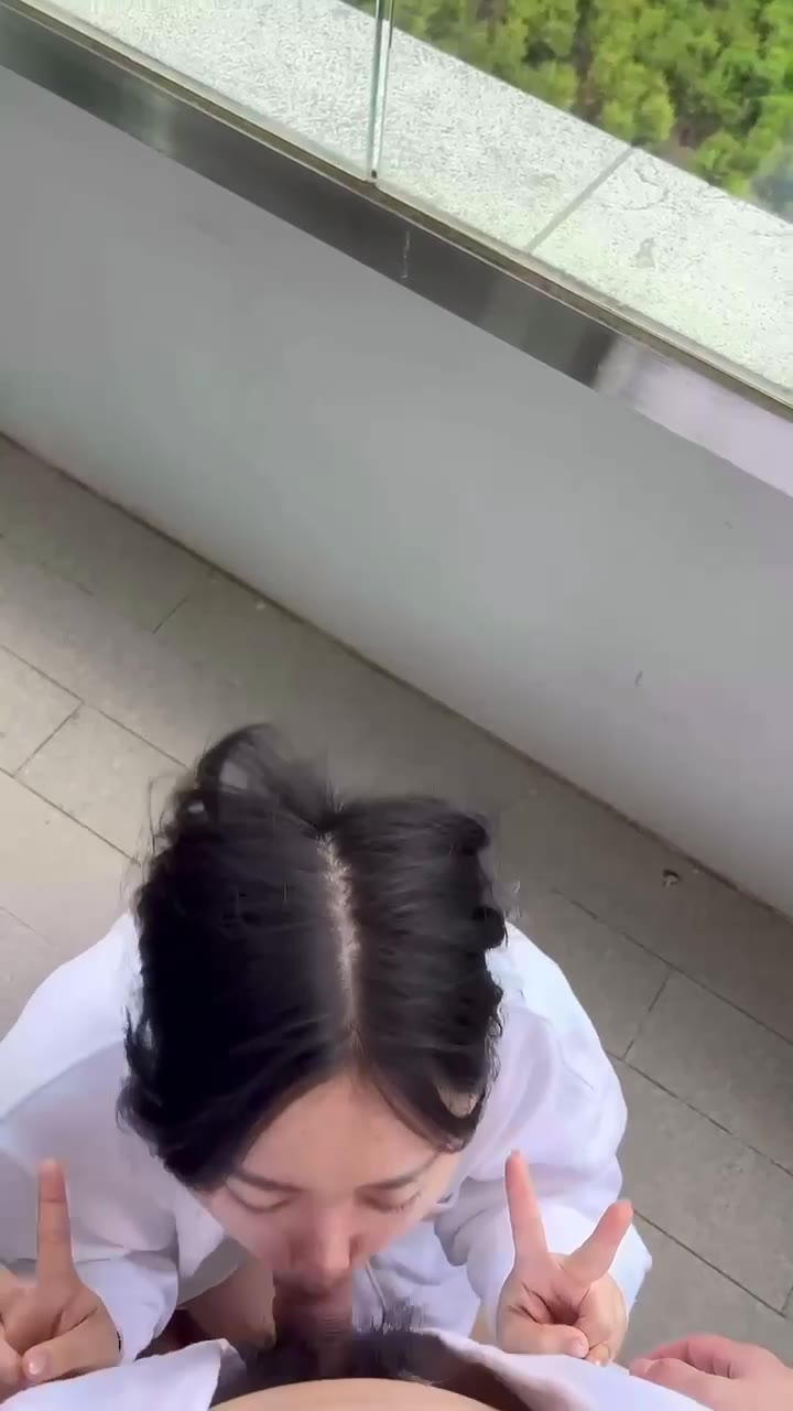 Background nonton video viral Bocil Chindo Keausan Dicrot Dalem Mulut