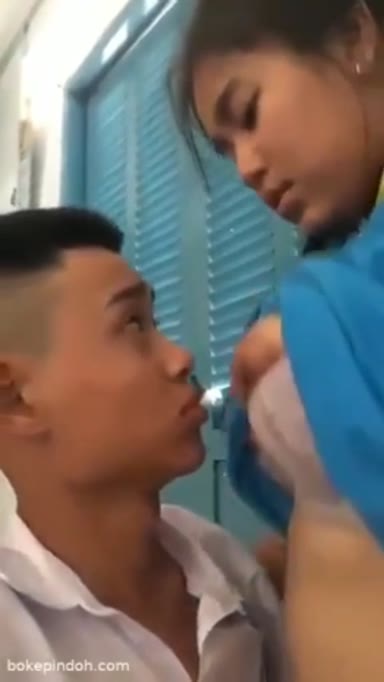 Background nonton video viral NgWikwik Bocil SMP Sambil Wikwik Dikelas