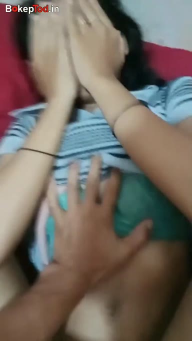 Background nonton video viral Bocil SMP Masih Malu Malu Saat Di Wikwik Kaka