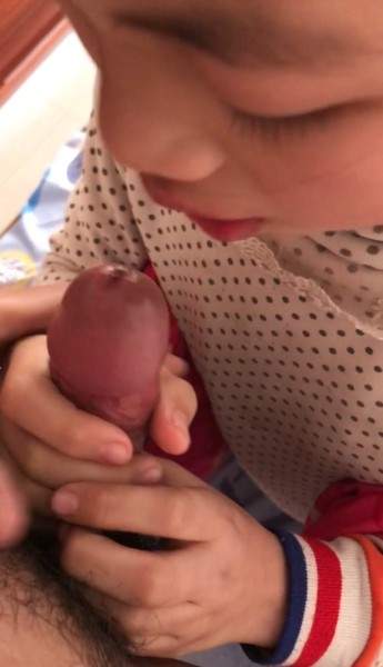 Background for Bocil Chindo Seneng Banget Mau Digenjot Ayah Kandung