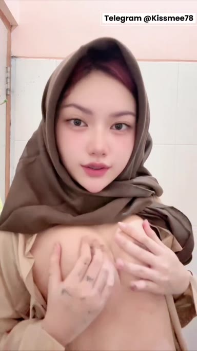 Background nonton video viral Bocil Pramuka Chindo Meski Tocil Tapi Tetep Pink